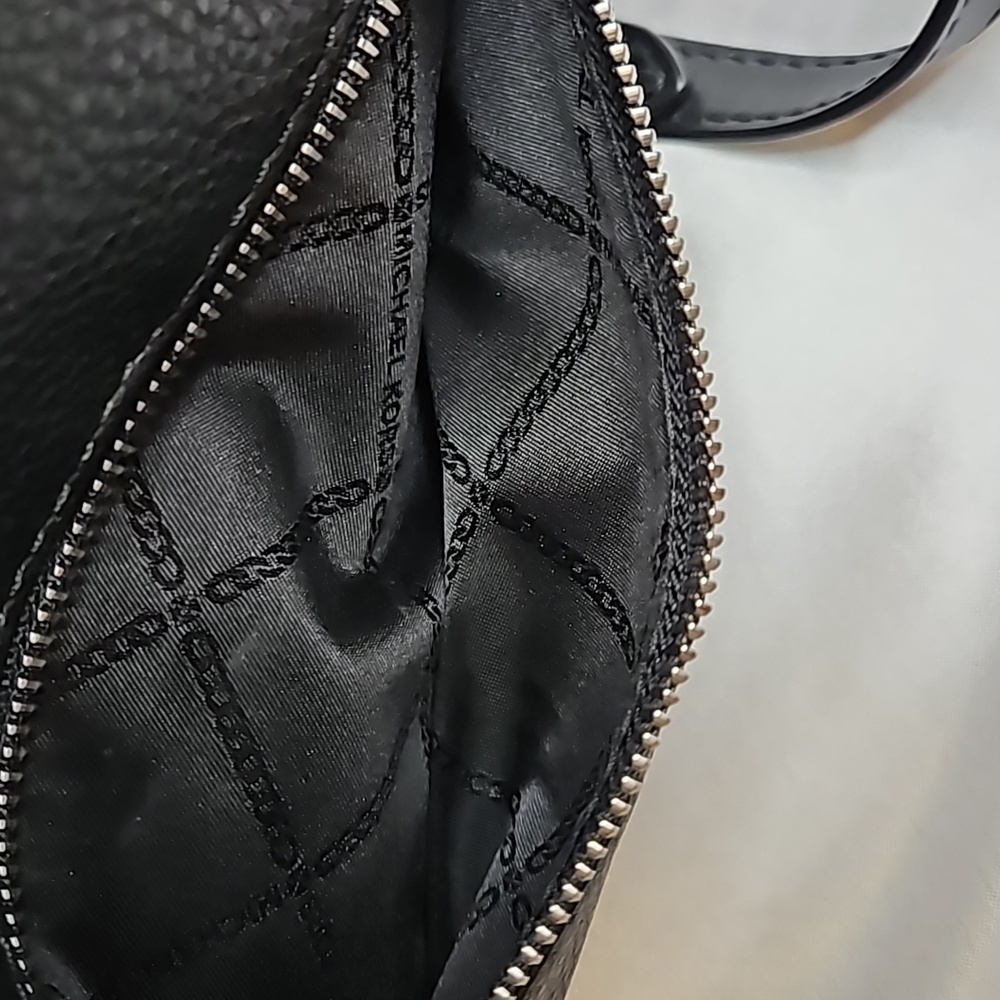 Michael Kors Lillie Messenger Bag Black with Silver Hardware - Picture 9 of 17